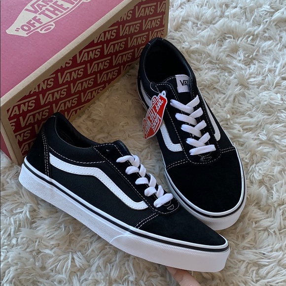 vans low tops black